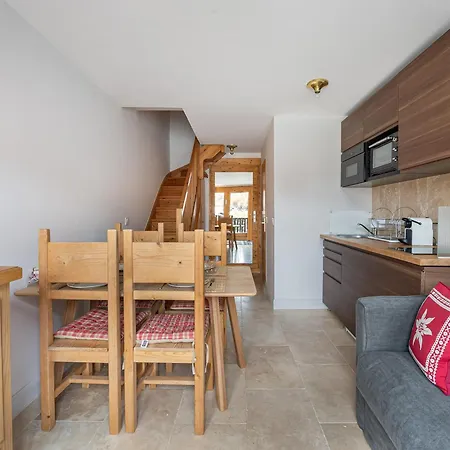 Duplex Centre Avec Balcon, Parking Et Services Inclus - Fr-1-567-55